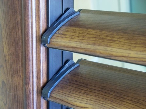 persiana alluminio effetto legno dettaglio lamelle orientabili