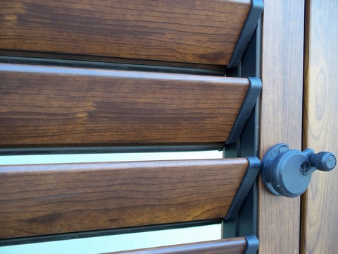 persiana alluminio effetto legno dettaglio lamelle orientabili
