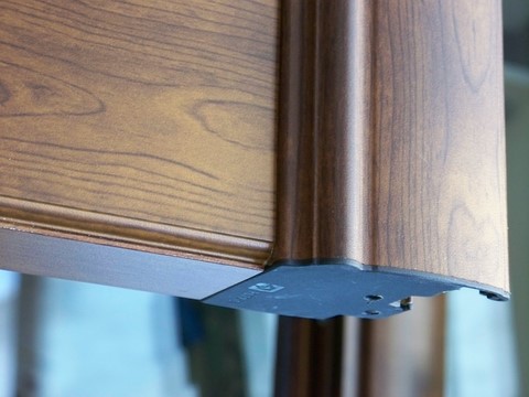 persiana alluminio effetto legno dettaglio rifinitura lato inferiore anta